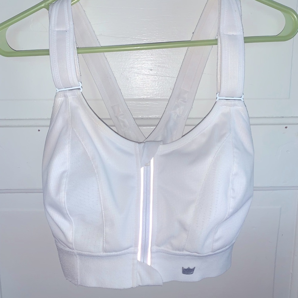 SHEFIT adjustable white sports bra size 1 luxe (36 D/DD)